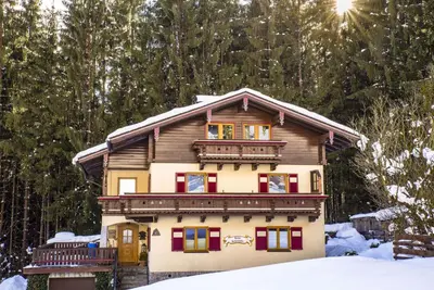 Das Gebäude in dem sich die Ferienwohnung befindet