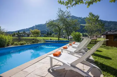 Ein allgemeiner Bergblick oder ein Berglick von der Pension aus