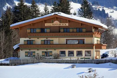 Ein allgemeiner Bergblick oder ein Berglick von der Pension aus