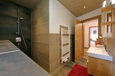 Ein Badezimmer in der Unterkunft Apart Bergkristall Zellberg