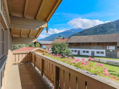 Ein allgemeiner Bergblick oder ein Berglick von der Ferienwohnung aus