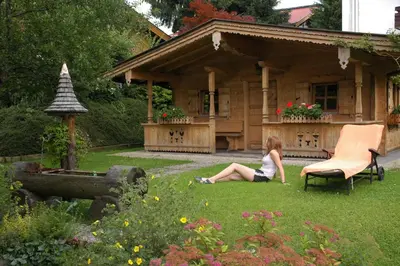 Ein Garten an der Unterkunft Pension Wolfsegg