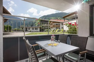 Ein allgemeiner Bergblick oder ein Berglick von der Ferienwohnung aus