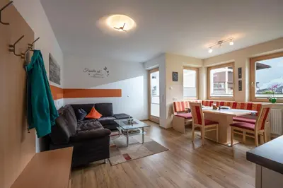 Ein Sitzbereich in der Unterkunft Ferienwohnung Taschler