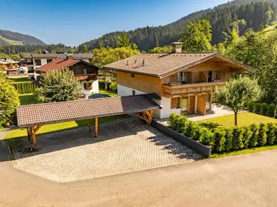 Ein allgemeiner Bergblick oder ein Berglick von der Ferienwohnung aus