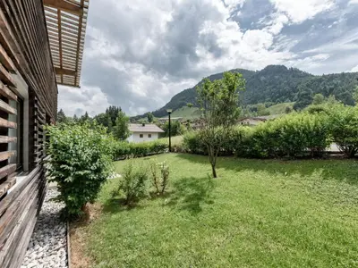 Ein allgemeiner Bergblick oder ein Berglick von des Ferienhauses aus