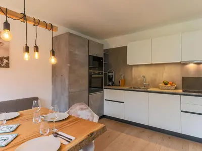 Küche/Küchenzeile in der Unterkunft Chalet with 2 apartments in Gasteig in Tyrol