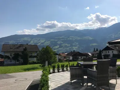 Ein allgemeiner Bergblick oder ein Berglick von der Ferienwohnung aus