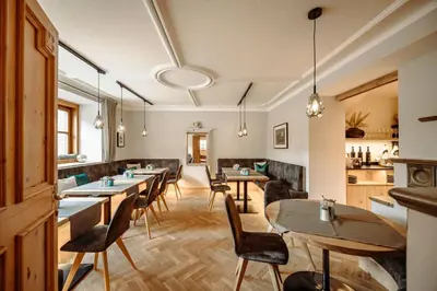 Ein Sitzbereich in der Unterkunft Das gemütliche Dorfhotel Kaltenhauser
