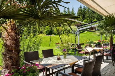 Ein Garten an der Unterkunft Hotel Hubertus