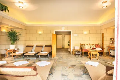 Ein Sitzbereich in der Unterkunft Hotel Hubertus