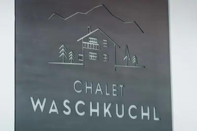 Ein Zertifikat, Auszeichnung, Logo oder anderes Dokument, das in der Unterkunft Chalet Waschkuchl ausgestellt ist