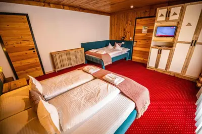 Ein Bett oder Betten in einem Zimmer der Unterkunft KITZALPEN Pension