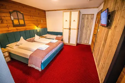 Ein Bett oder Betten in einem Zimmer der Unterkunft KITZALPEN Pension