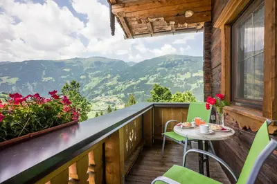 Ein allgemeiner Bergblick oder ein Berglick von der Ferienwohnung aus