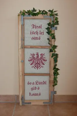 Ein Zertifikat, Auszeichnung, Logo oder anderes Dokument, das in der Unterkunft Landhaus Zeller ausgestellt ist