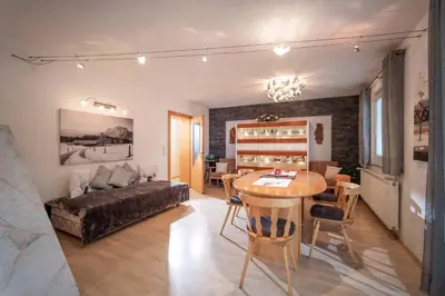 Ein Sitzbereich in der Unterkunft Exklusiv Apartment Hofer