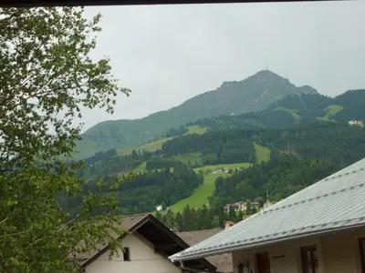Ein allgemeiner Bergblick oder ein Berglick von der Ferienwohnung aus