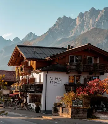 Ein allgemeiner Bergblick oder ein Berglick von des Hotels aus
