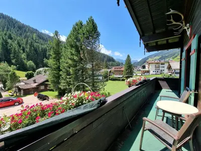 Ein allgemeiner Bergblick oder ein Berglick von der Pension aus