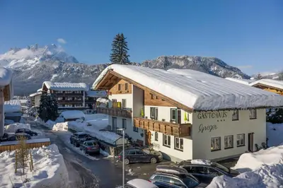 Ein allgemeiner Bergblick oder ein Berglick von des Bed & Breakfasts aus