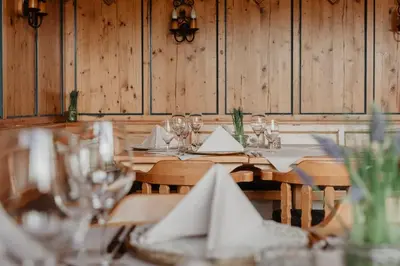 Ein Restaurant oder anderes Speiselokal in der Unterkunft Hotel Kaiser in Tirol