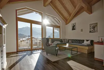 Ein allgemeiner Bergblick oder ein Berglick von der Pension aus