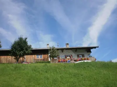 Das Gebäude in dem sich der Bauernhof befindet