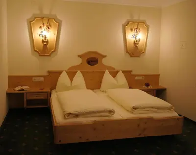 Ein Bett oder Betten in einem Zimmer der Unterkunft Gästehaus Alpina