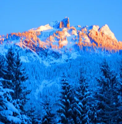 Ein allgemeiner Bergblick oder ein Berglick von der Ferienwohnung aus