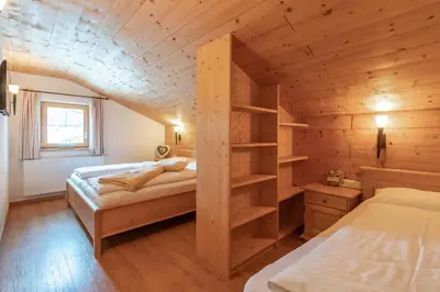 Ein Bett oder Betten in einem Zimmer der Unterkunft Berggasthof Staudachstub'n