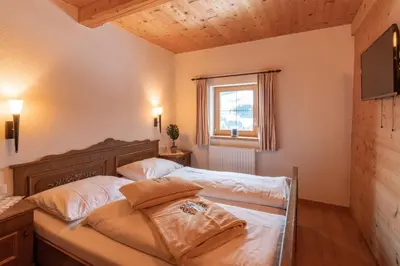Ein Bett oder Betten in einem Zimmer der Unterkunft Berggasthof Staudachstub'n