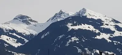 Ein allgemeiner Bergblick oder ein Berglick von der Ferienwohnung aus