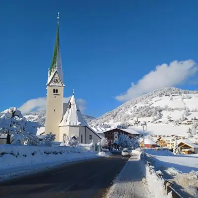 Ein allgemeiner Bergblick oder ein Berglick von des Privatzimmers aus