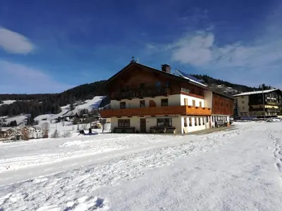 Ein allgemeiner Bergblick oder ein Berglick von des Privatzimmers aus
