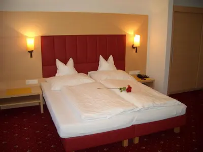 Ein Bett oder Betten in einem Zimmer der Unterkunft Hotel Gasthof Jäger Zillertal