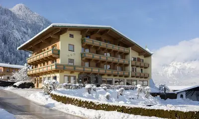 Ein allgemeiner Bergblick oder ein Berglick von des Hotels aus