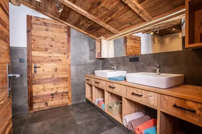 Ein Badezimmer in der Unterkunft Alpen Chalet Wohnung 