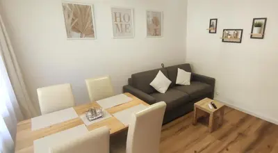 Ein Sitzbereich in der Unterkunft Apartment Alena - by Hermann Weiss