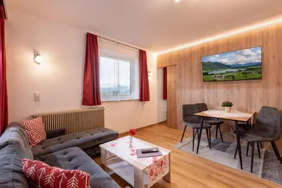 Ein Sitzbereich in der Unterkunft Appartementhaus Montana