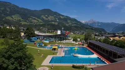 Der Swimmingpool an oder in der Nähe von Apart Anna