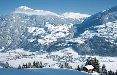 Ein allgemeiner Bergblick oder ein Berglick von der Ferienwohnung aus