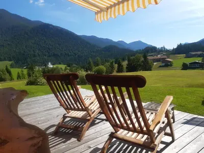 Ein allgemeiner Bergblick oder ein Berglick von der Ferienwohnung aus