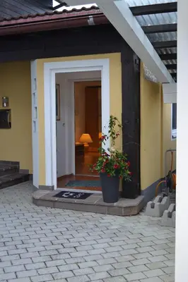 Das Gebäude in dem sich die Ferienwohnung befindet