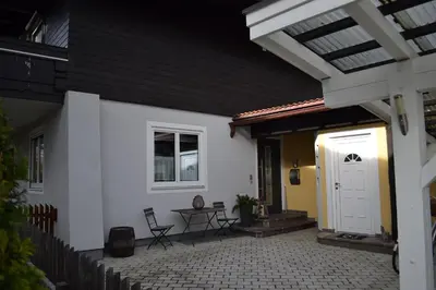 Das Gebäude in dem sich die Ferienwohnung befindet
