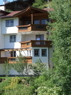 Das Gebäude in dem sich die Ferienwohnung befindet