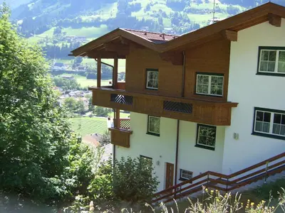 Ein allgemeiner Bergblick oder ein Berglick von der Ferienwohnung aus