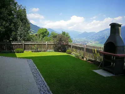 Ein allgemeiner Bergblick oder ein Berglick von der Ferienwohnung aus