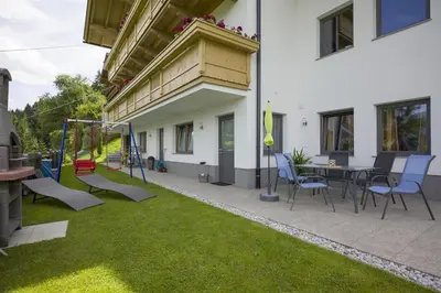 Ein Garten an der Unterkunft Apart bianca Zillertal