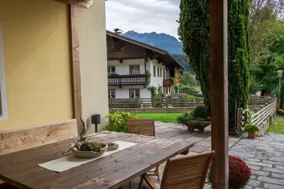 Ein allgemeiner Bergblick oder ein Berglick von der Ferienwohnung aus